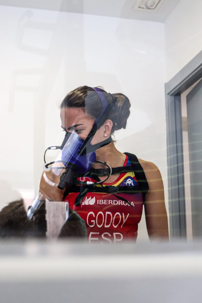 Sumando estrés (T°/Humedad) a la intensidad, para un posterior análisis de la respuesta fisiológica obtenida 🧐+🤔= 💪 <a href="/AnnitaGodoy92/">Anna Godoy Contreras</a> <a href="/BcnMana/">ManáLabBCN</a>