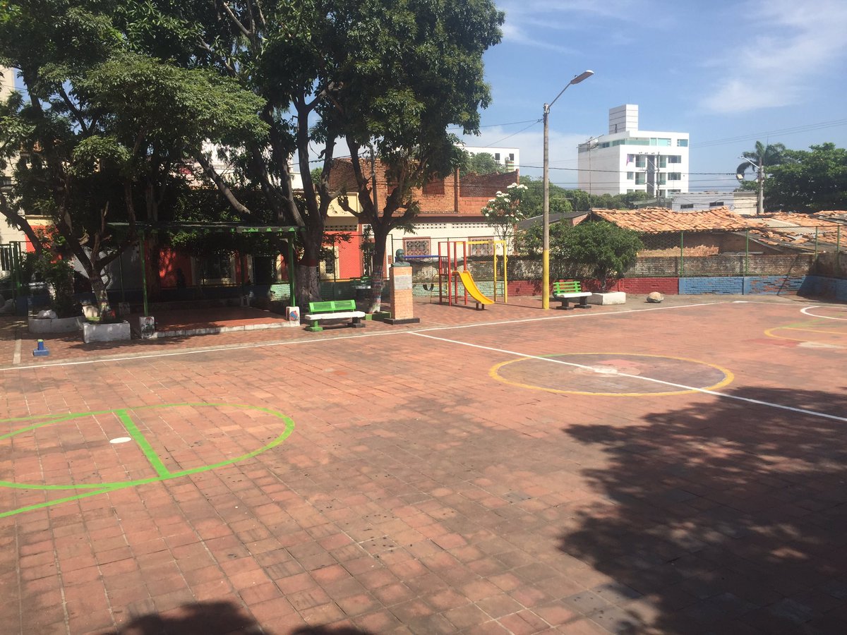 soyjesuszapatar's tweet photo. Hoy en una nueva jornada de la campaña #PuenteBarcoUnEntornoSeguro , recuperamos espacios oscuros en nuestra cancha de Puente Barco, seguiremos trabajando para que nuestra Comuna #Renazca 💙🙏🏻 @CucutaSeguridad @AlcaldiaCucuta https://t.co/kuZ3wcb4ou