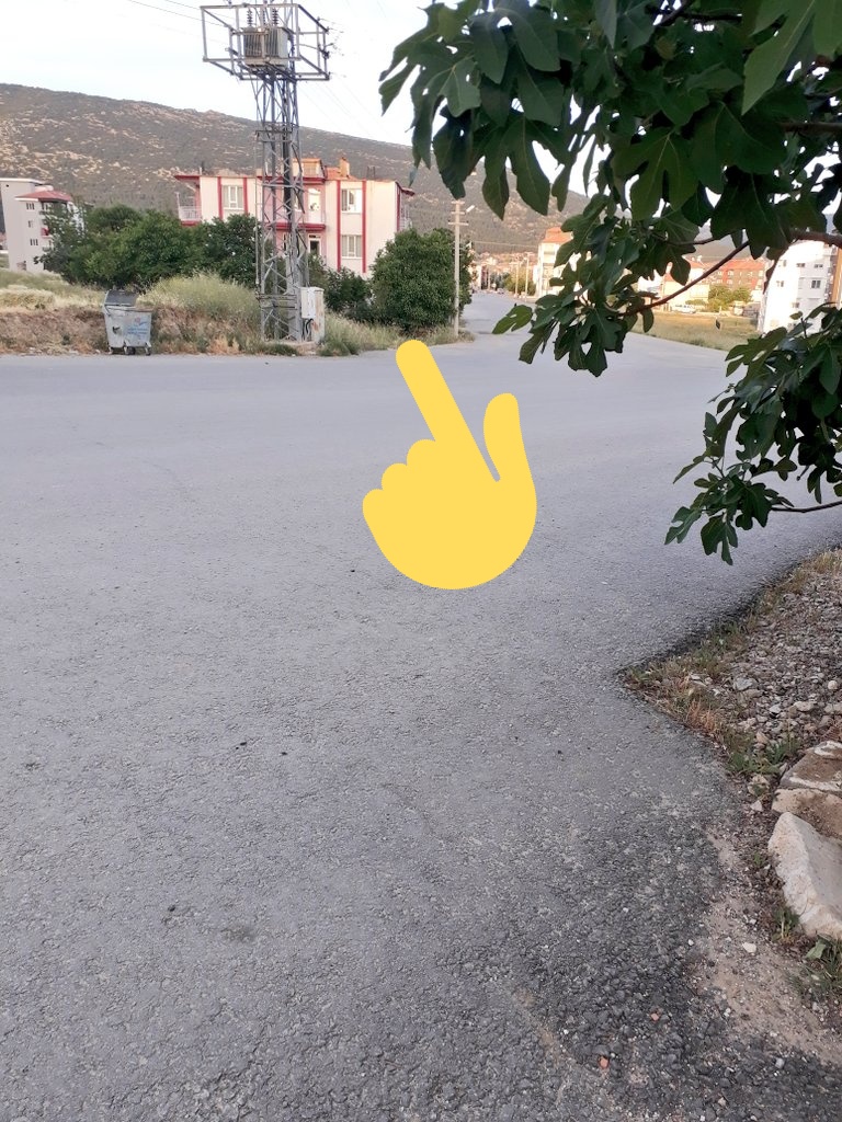 sinavdaalihan's tweet photo. @TurkTelekom bakın şu gördüğünüz eve kadar fiber altyapı çekildi fakat benim evime çekilmedi başvuru yapılalı 6 ay oldu vallaha yeter artık ya 21.yüzyılda yaşıyoruz yani benim bu istediğim şey aslında o kadar basit ki ama yok ilerlemekten bahsedildiğinde çağın otesindeyiz https://t.co/CMYpBcyUfN