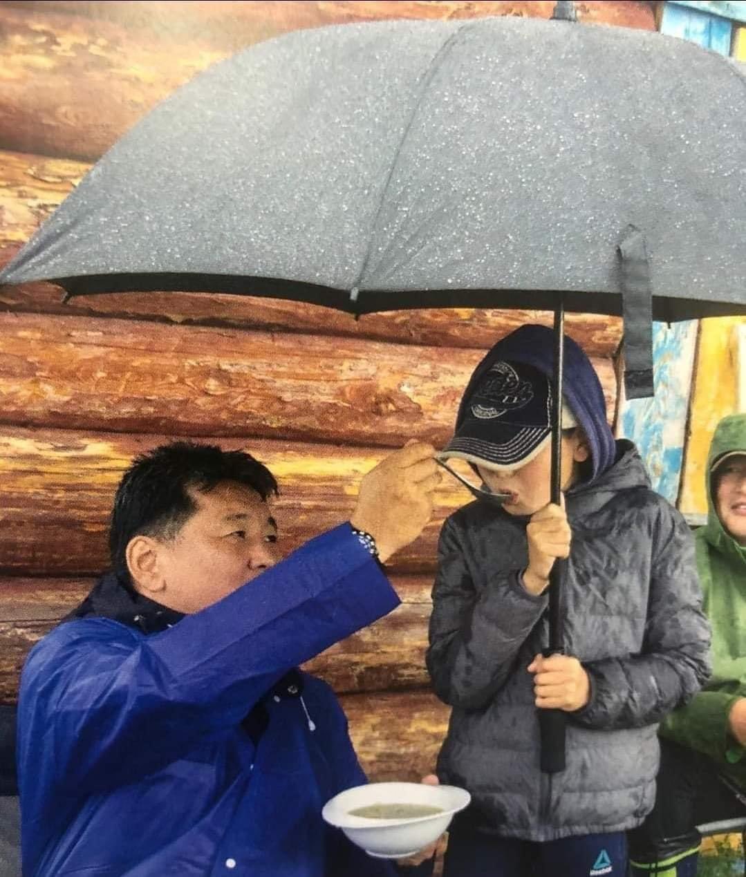Анхзул on Twitter: "Зээ хүүдээ зутан халбагадаж ч болдоггүй нийгэм үү😊😊…