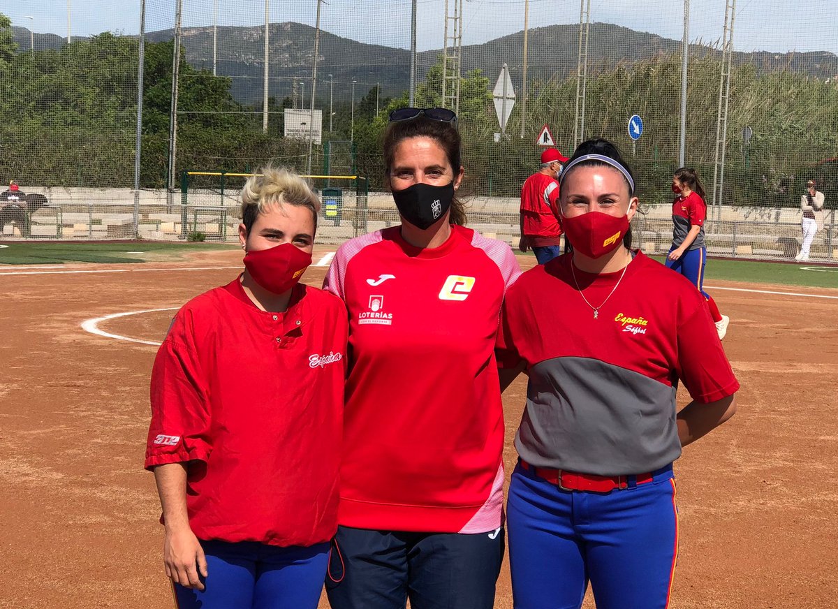 Orgullosas de nuestras representantes en el Stage de Primavera del equipo Nacional de Sófbol. Felicidades Julen, Laura y Paula!! <a href="/RFEBS/">RFE Béisbol y Sófbol</a> <a href="/AjuntamentGava/">Ajuntament de Gavà</a> <a href="/RImatge/">RgaImatge</a> @Quadis_es <a href="/caprabo/">Caprabo</a>