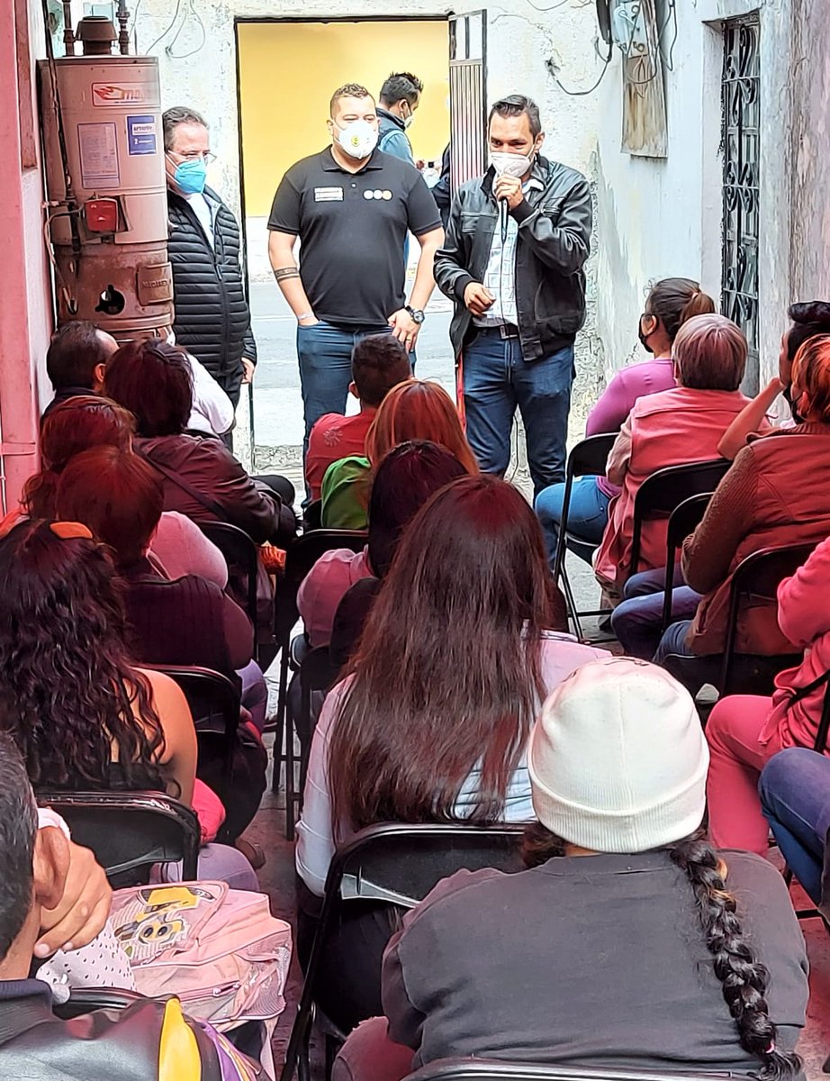humlozanoa's tweet photo. Visitamos la colonia Caracol en #VenustianoCarranza. Conocimos sus preocupaciones y nos permitieron compartir mis propuestas como #DiputadoFederalDto11. ¡Debemos trabajar juntos por y para nuestra Alcaldía! #EntreTodosPodemos #HumbertoLozanoDiputado #VaPorLaCDMX #PRI #PRD #PAN https://t.co/XHs45YK6Lc