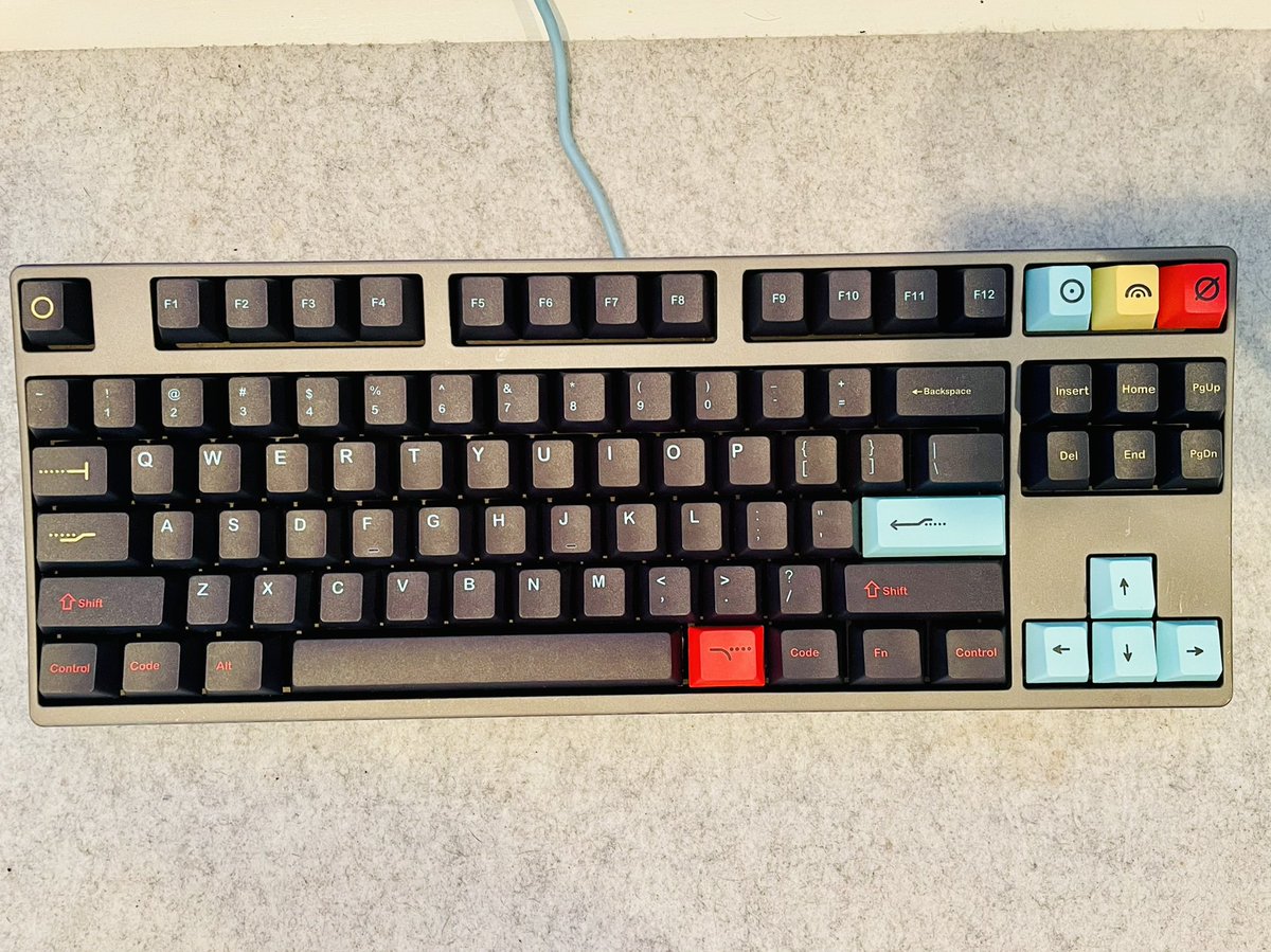 joshrivera's tweet photo. Pretty stoked how this came out. The texture on these keys is fantastic. #mechanicalkb #blueswitches #cmstorm #metropolis https://t.co/vItqF8fK0e
