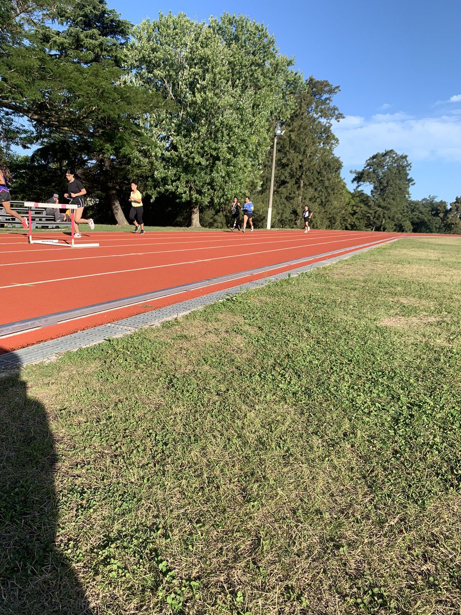 Buenas tardes a todos nuestros socios y amigos. 

Queremos contarles que la medida de cierre total de todas las dependencias de la Secretaría Nacional del Deporte se prorroga hasta el día 23 de mayo. 

Mientras tanto les sugerimos seguir nuestras rutinas.