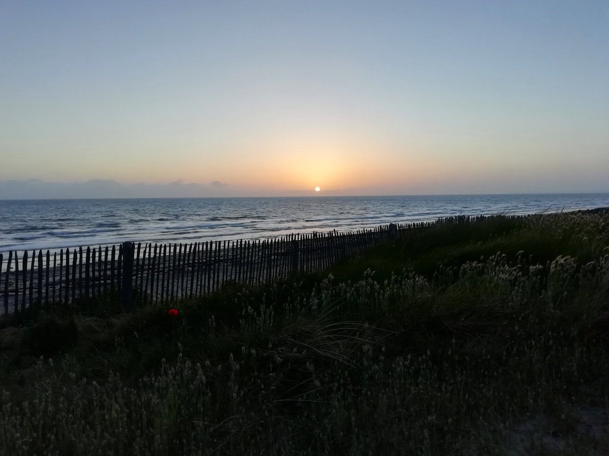 🌅
#unsamedisoirsurlaTerre
#Cotentinunique
#cestbeaulaManche
#Normandie
#sunsetlover