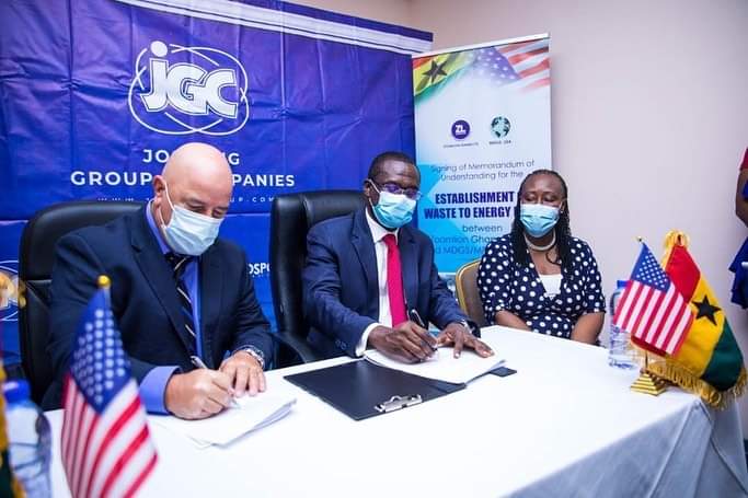 adamsnyamoo's tweet image. @thejospongroup today signed a Memorandum of Understanding (MOU) for the construction of a Waste to Energy plant here in Ghana with MacDavid Green Solutions (MDGS)/MD Power from the United States of America.
@ZoomlionLtd
@seweragesysgh 
@metrotvgh 
@grace_me55 
@SistaPeekay