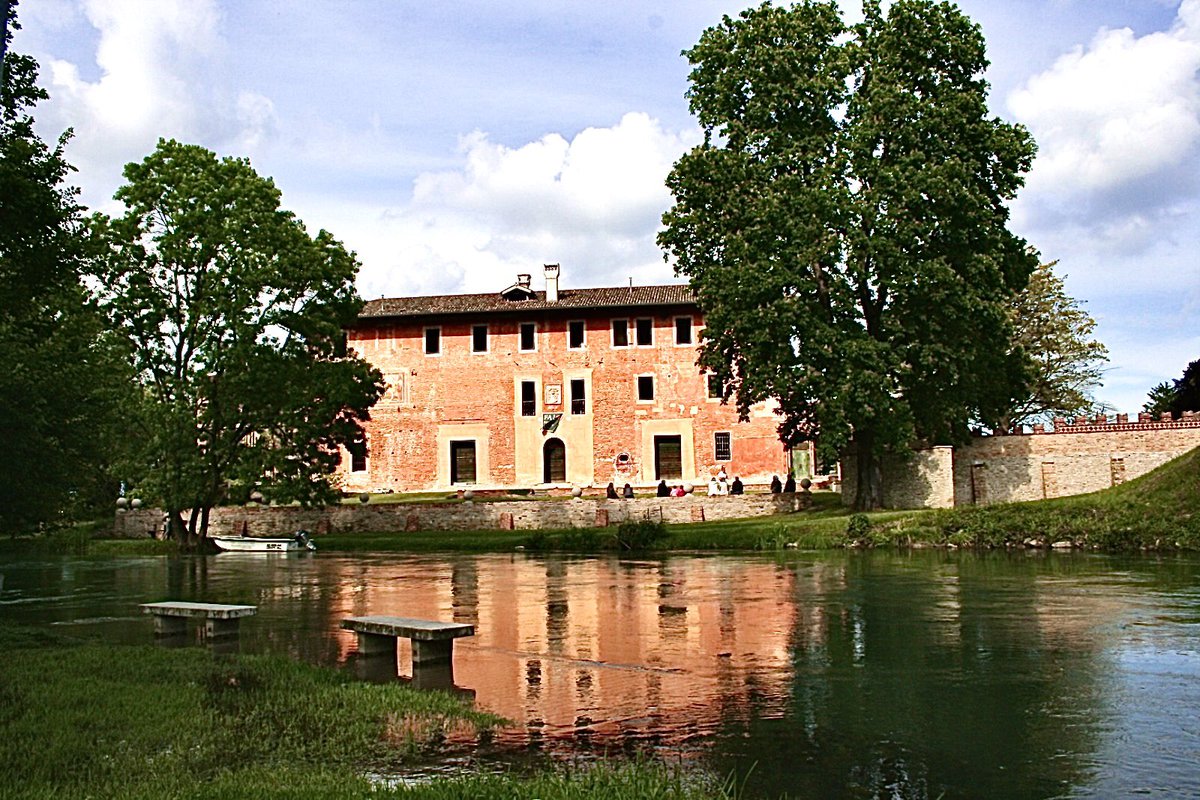 #villaOttelioSavorgnan tra i 25 luoghi eccezionali aperti in #FVG per le giornate FAI. 
Sul fiume Stella ad Ariis cresce l’amore ❤️ sfortunato tra Lucina e Luigi. La storia divenne mito grazie al famosissimo dramma di Shakespeare “Romeo e Giulietta”
👉🏻bassaparola.it/2021/05/15/vil…