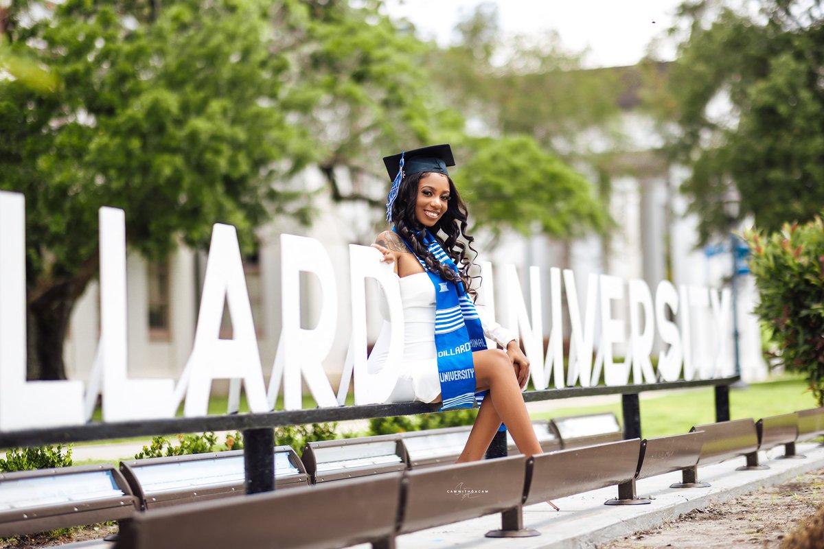 jaeelese's tweet photo. “She is clothed with strength and dignity and laughs without fear of the future.” — Proverbs 31:25 ✨
#ISSACOLLEGEGRAD https://t.co/N8tgY2bSsj