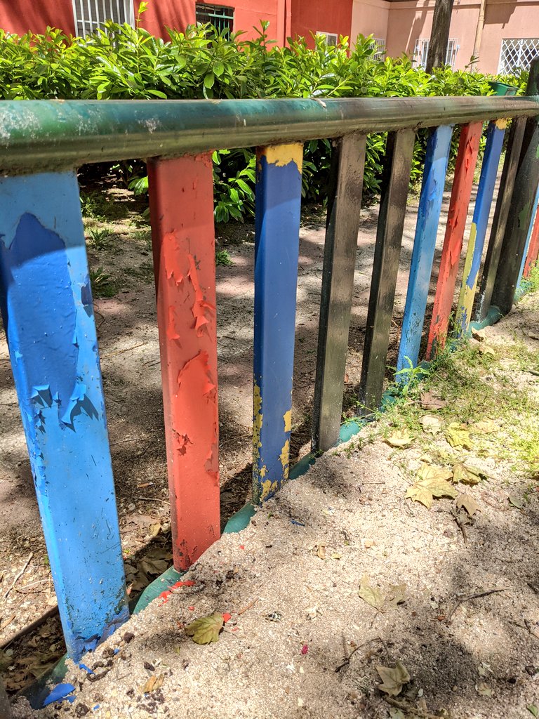 AlberJContreras's tweet photo. @Lineamadrid @MADRID @JMDChamartin el parque infantil en Conde de Torralba 6 está:
- Sucio y lleno de heces
- Columpios rotos
- Lleno de hierbajos
- Pintura desconchada

Es un parque INFANTIL, debería estar impoluto para que los niños puedan jugar.
Gracias
#chamartin #Madrid https://t.co/VeXCmMBPt8