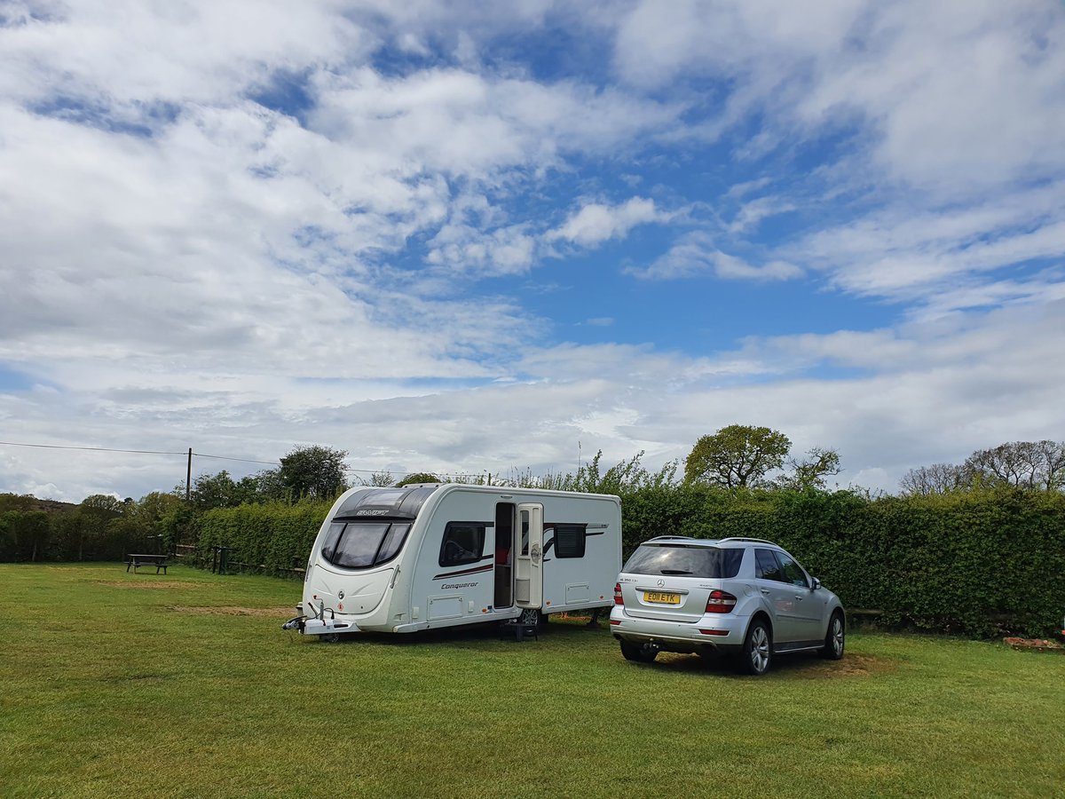 caravanliving's tweet photo. All set up even if it is just for one night! 

#redshoot #newforest #caravan #caravanlife #caravanning #camping https://t.co/YdBSSMV7zL