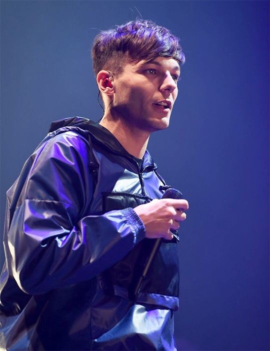 sleeplessgirl__'s tweet photo. 《trentuno》
IF YOU                              YOU'LL RT
LOVE HIM                          THIS

I vote #Louies for #BestFanArmy at the #iHeartAwards https://t.co/4RnoFTMWjU