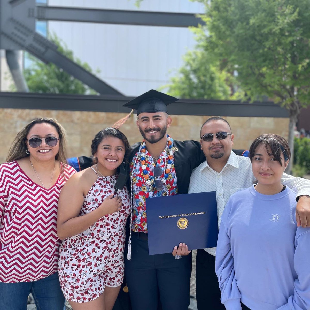 Geovanny_iv's tweet photo. 1st generation graduate. https://t.co/B9sJE4p2ke
