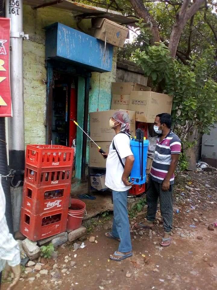 AisaZonal's tweet photo. Sanitization in Kalitala area (Behala Purba) done by CPIML Liberation Kalitala branch committee and AISA RYA COVID Volunteers team.
Stay safe in this pandemic situation.
#CovidVolunteers 
#AISA_RYA https://t.co/eEeD3mkRnn