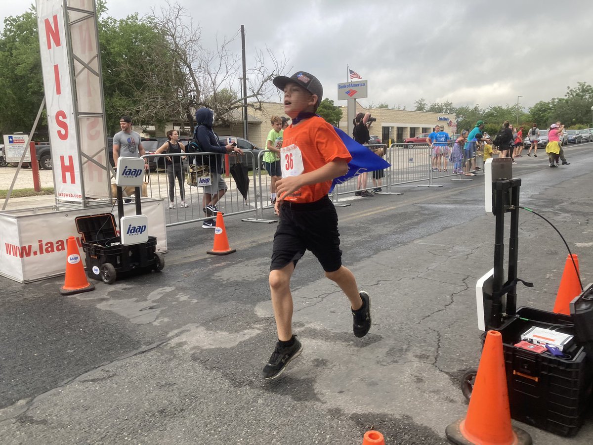 mattwmyers's tweet photo. @AidtheSilent 5K this morning with the Running Club from @CuringtonElem 🏃🏽‍♂️🏃‍♀️🐾 https://t.co/vmX23A1y7J