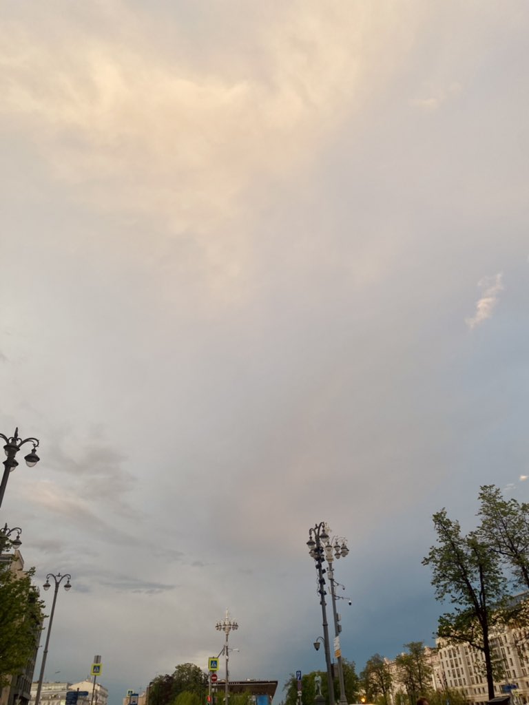 tatardreamer's tweet photo. 15.05.21 
любимые сигареты п��дорожали на 20₽, но небо красивое https://t.co/QkJDRjxqsR