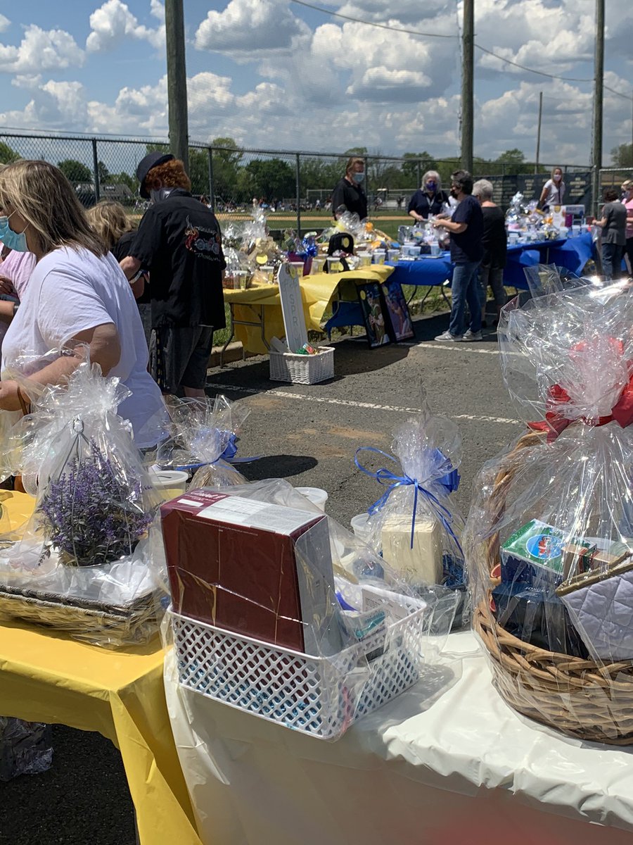 MrsDawnWhiteNHS's tweet image. Support our Nottingham PTSA and attend today’s Tricky Tray 1-3:30 and tickets being pulled from 3:30 - 4:30.  Lots of beautiful and creative baskets!! Thank you to our PTSA for all of your hard work and patience planning this event!! @NottinghamPTSA @HTSD_Nottingham @WeAreHTSD
