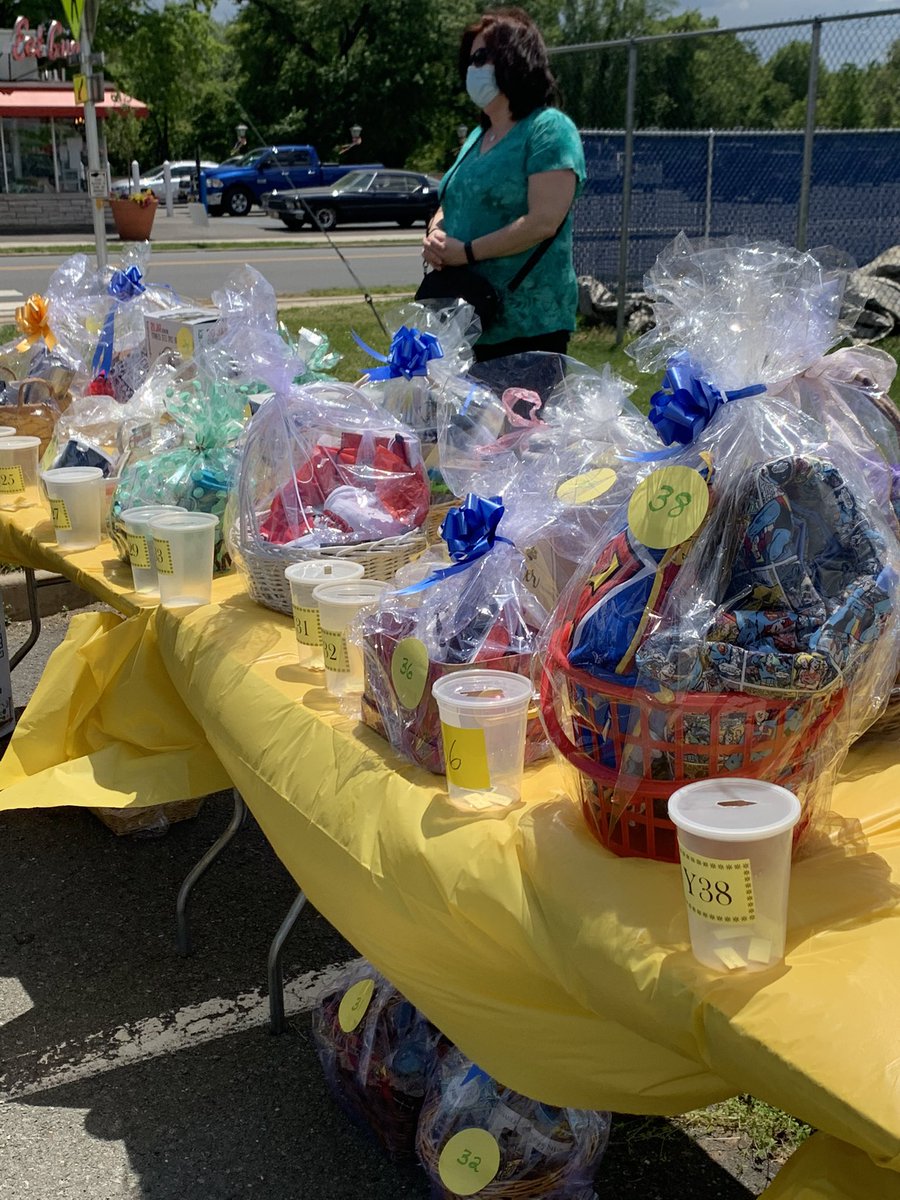 MrsDawnWhiteNHS's tweet image. Support our Nottingham PTSA and attend today’s Tricky Tray 1-3:30 and tickets being pulled from 3:30 - 4:30.  Lots of beautiful and creative baskets!! Thank you to our PTSA for all of your hard work and patience planning this event!! @NottinghamPTSA @HTSD_Nottingham @WeAreHTSD