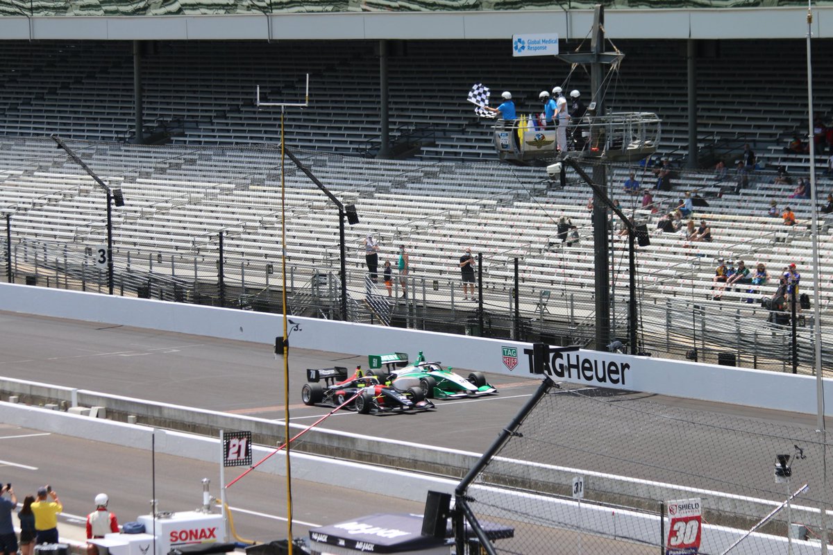 naptownbuzz's tweet photo. Wow, what an Indy Lights finish! #IndyCar #IndyGP #Indy @IMS @indycar @IndyLights https://t.co/DujKwCYHo1
