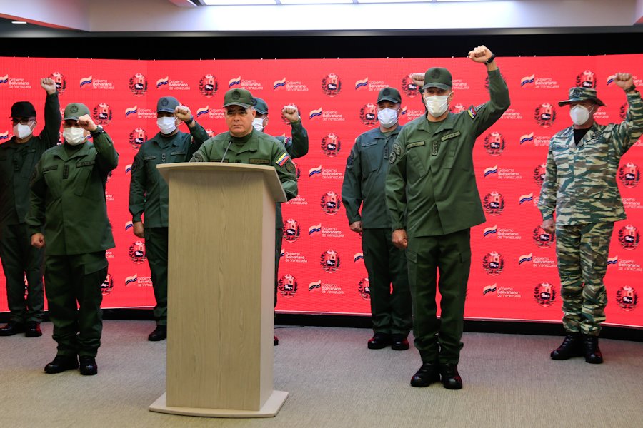 #EnVivo 📹 |  “En estricto cumplimiento de los lineamientos impartidos por el presidente  <a href="/NicolasMaduro/">Nicolás Maduro</a> ratificamos el inquebrantable compromiso de garantizar la integridad territorial y soberanía nacional”, reiteró  el  vicepresidente sectorial <a href="/vladimirpadrino/">Vladimir Padrino L.</a>