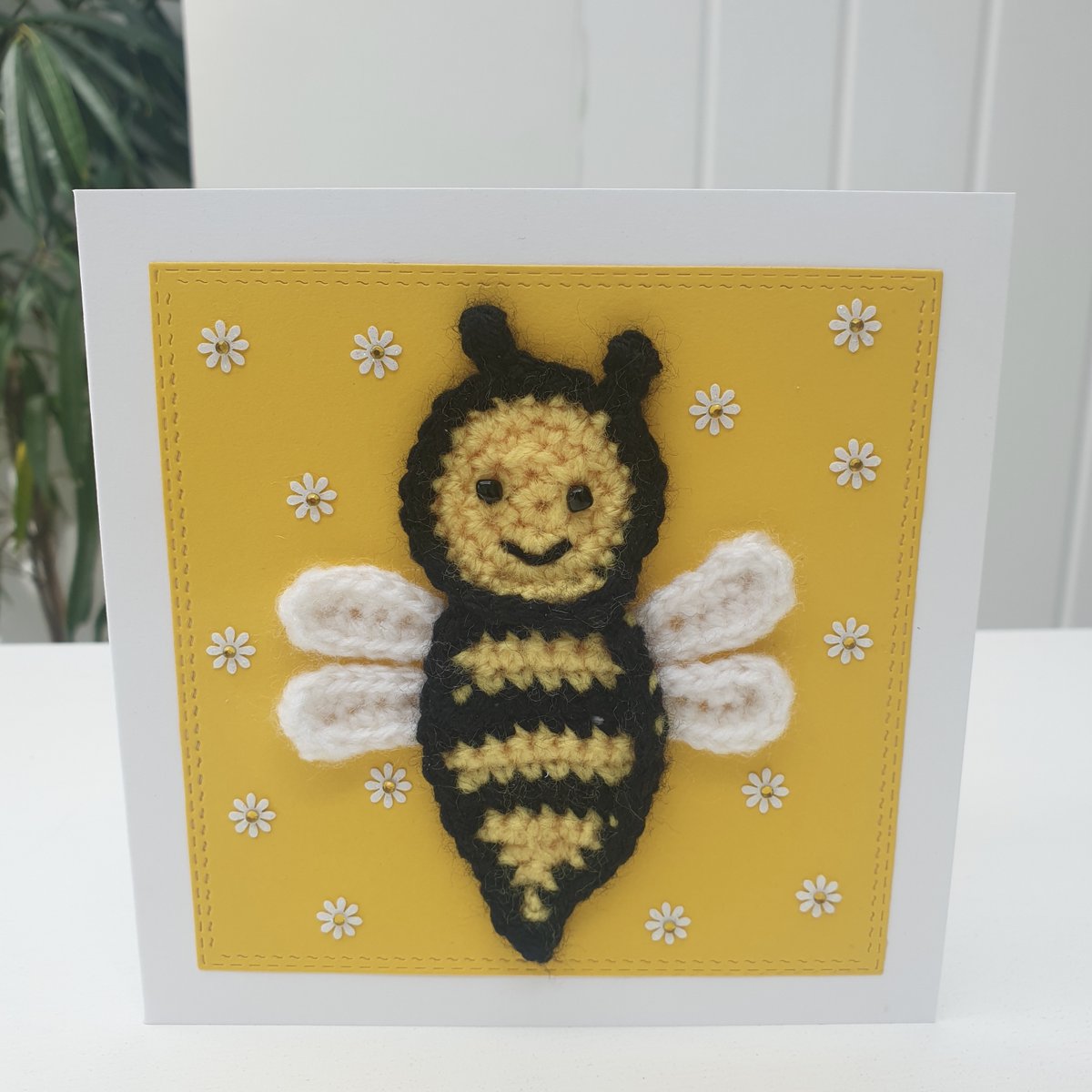 KentHandmade's tweet photo. My buzzy #Bee card just added to my Etsy shop. Feel free to buzz over and have a lookπ
https://t.co/MsEhxR2kex
#Crafturday #SmallBizSaturday #MHHSBD #BeesAreGood https://t.co/YugclXvKxQ
