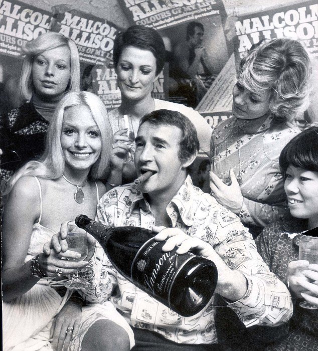 fishthecabbie's tweet image. Absolute scenes in West Sutton tonight  #Prows