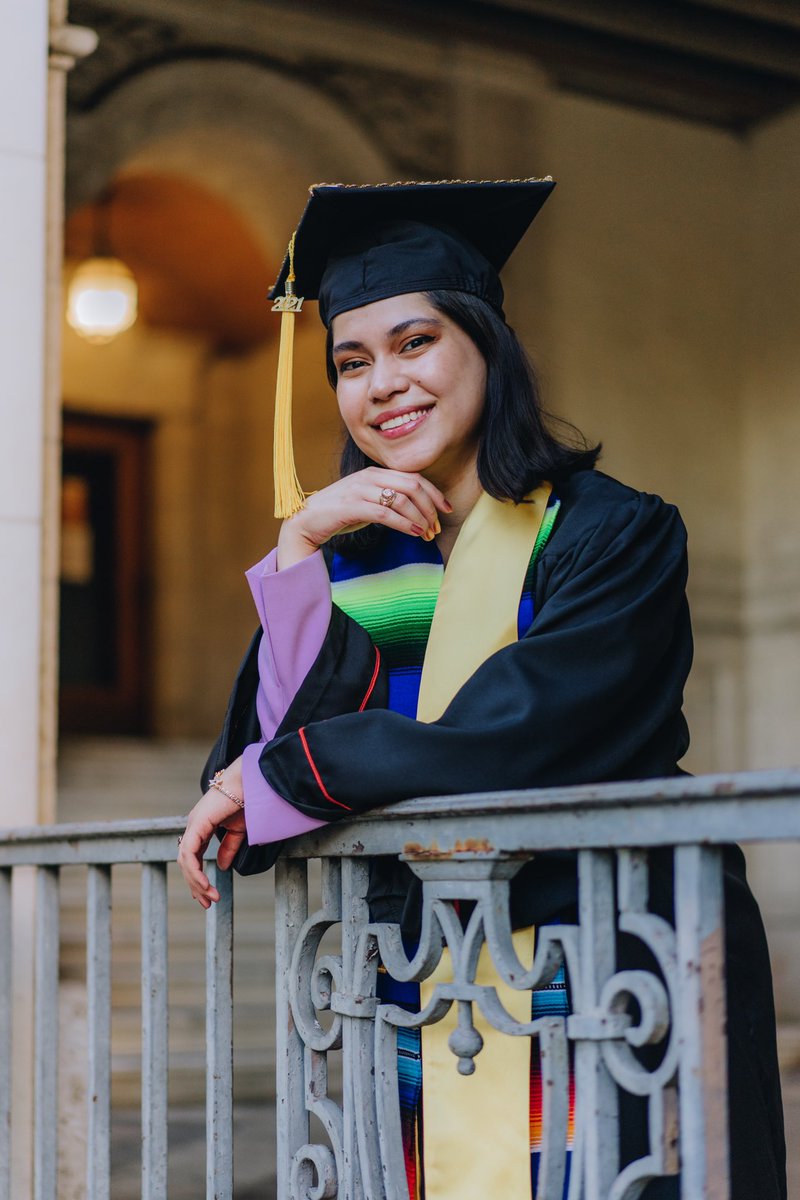 AmericaMQT's tweet photo. Ok, tan listos?🎓
✨First Generation Latina
✨BSA in Computer Science
✨Minor in Business
✨President of @texasHACS 
✨8 articles written about me
✨5 D&amp;I CS initiatives created
✨2 tech internships
✨2 fellowships
✨TIP Scholar
✨Studied abroad in Paris
✨Full time offer secured https://t.co/Gg4GkPEbXS
