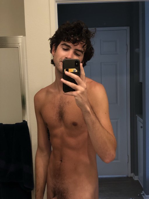 Woke up in a mood. Comment with your best nude and I&rsquo;ll tell you what I&rsquo;ll do to you https://t.co/7D