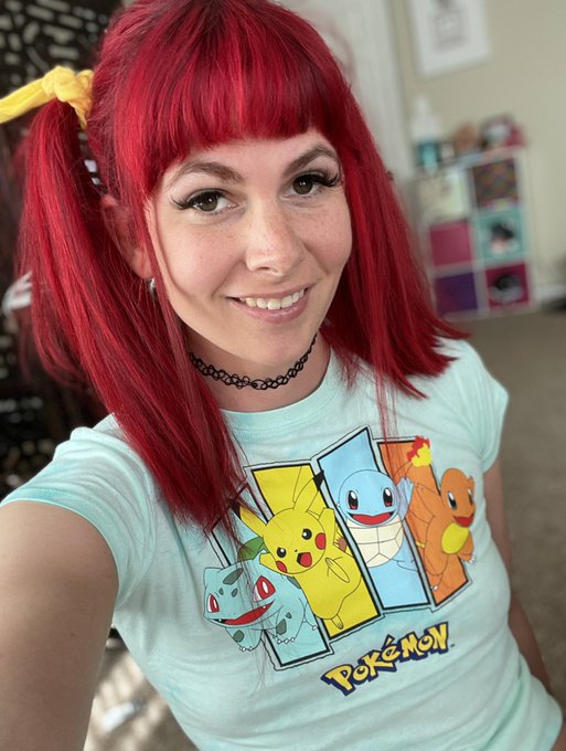 Want to show me your pokemon card collection? https://t.co/D1XlxrmEiV