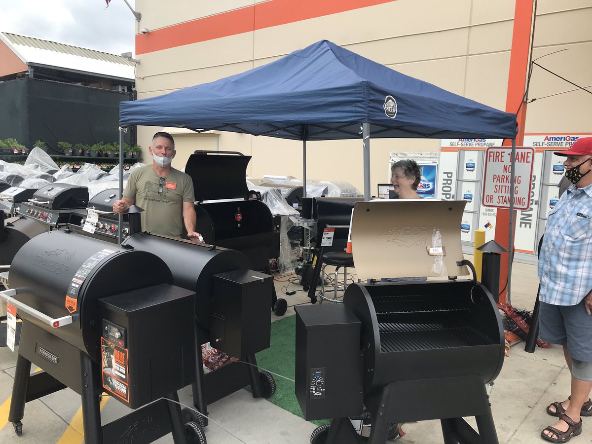 WEATHERFORD great Traeger event !!👌@SherreMaclin <a href="/PruittKevin/">Kevin Pruitt</a> <a href="/Chris_McBrayer1/">Chris McBrayer</a>