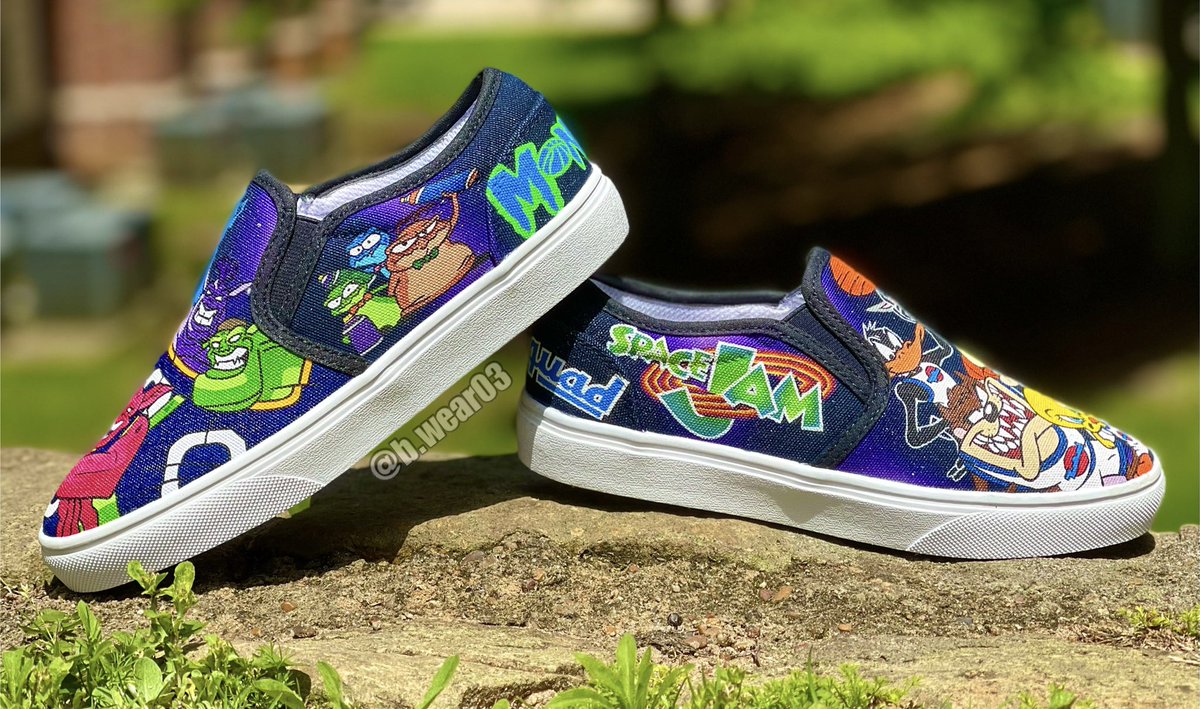 BWear03's tweet photo. OG Space Jam customs 🏀
By far my favorite pair I’ve done!

Check out how I made them here: https://t.co/tW0CMjp1CZ

#BWear 🦁 https://t.co/XjgJ52o6sM