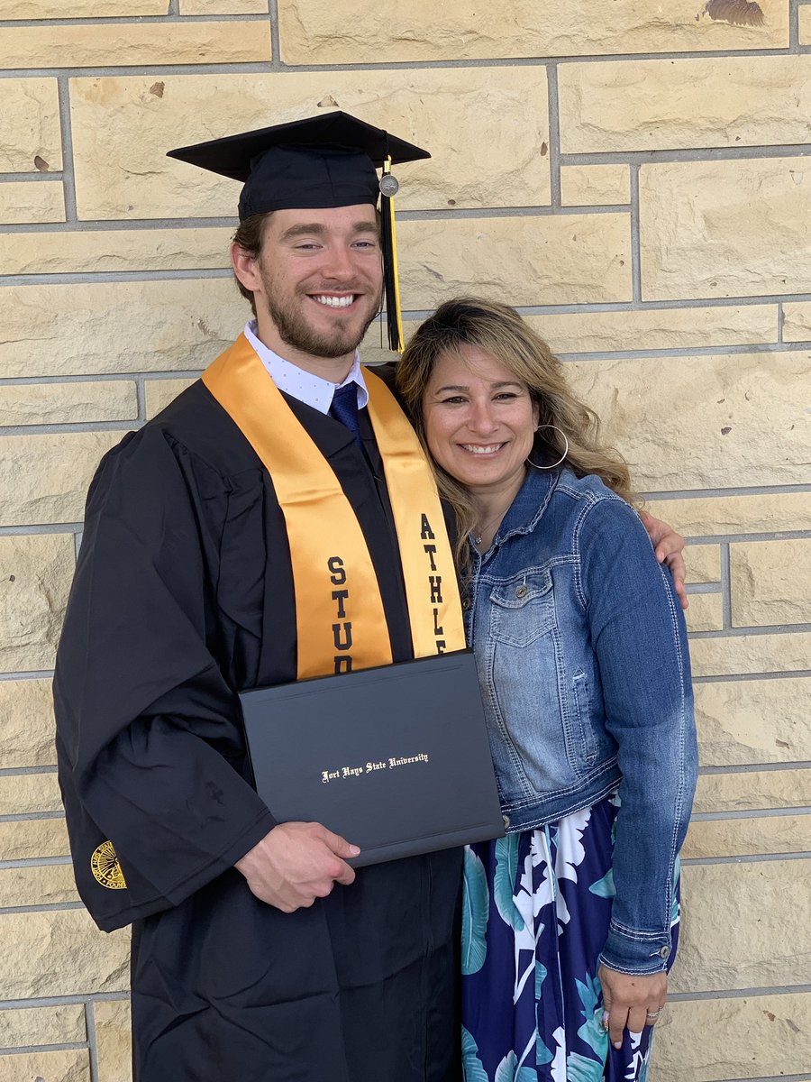 mcjunkind's tweet photo. So proud of our Grad! @TreyMcJunkin #FortHaysState https://t.co/pILBrqrI6P