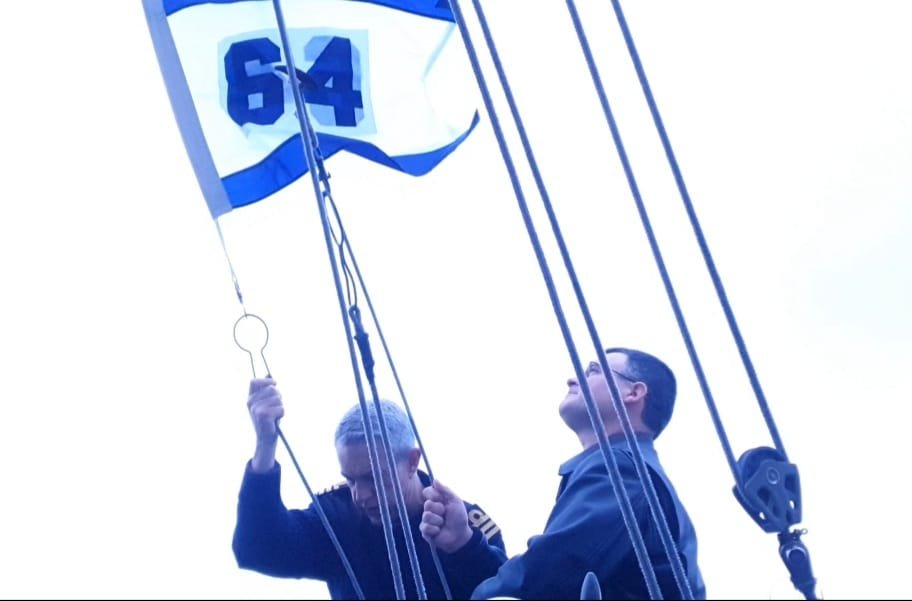 Armada_esp's tweet image. Ya está izado el pabellón de buque de mando del evento #AtSeaDemonstration / #FormidableShield en la fragata #CristobalColón.

#BuenosDías 🌅
#SomosLaArmada ⚓️ 🇪🇸 #DefendemosEspañaDesdeLaMar