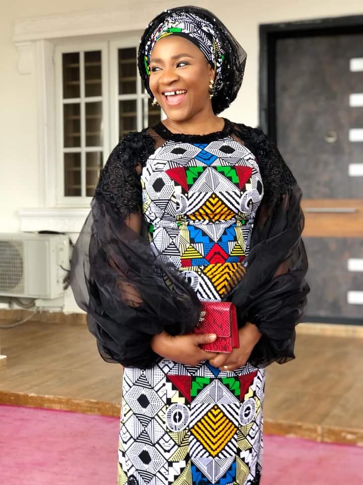 Udiba_Udiba's tweet photo. Quintessential First Lady of Cross River State, Her Excellency Dr Linda Ayade. What a re-assurance of better days ahead than the deep smiles.#hopealive #humilitypersonified #motherofcrs https://t.co/7ePNJ5bRXZ