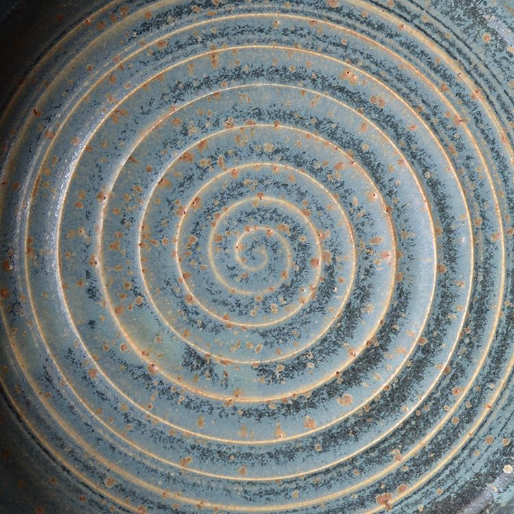 I love making a spiral inside a bowl so the glaze 'breaks'.

#handmade #etsyseller #differencemakesus #slowliving #handmadepottery #pottersofinstagram #handmademodern #ceramiclove #Ihavethisthingwithceramics #instapottery  #craftswoman #wheelthrown #designermaker #glazing #spiral