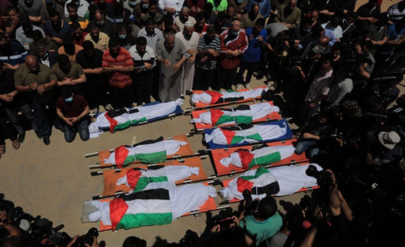 Haber1: Netanyahu, Biden ile görüştü: Sivillere zarar vermekten kaçınıyoruz. 

Haber2: İsrail uçaklarının, Gazze'nin batısında bir eve düzenlediği saldırıda, aynı aileden 10 Filistinli hayatını kaybetti.