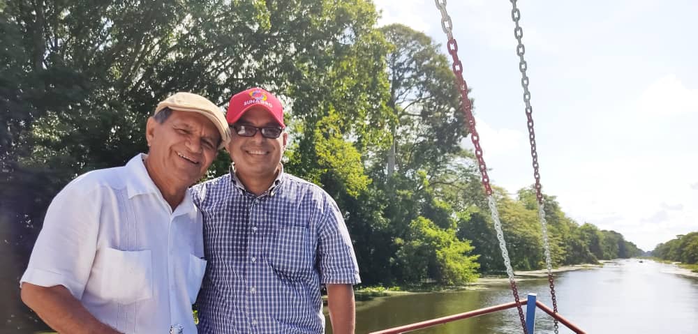 Ruego a las aguas de #SurDelLago bendecir con su vigorosa prosa ancestral, la sanación de nuestro padre Alexis Fernandez, quién enfrenta con hidalguía la #Covid19.

A los ríos, aguaceros, a la fuerza del Relámpago del #Catumbo pido posar su vibra sanadora sobre nuestro poeta.