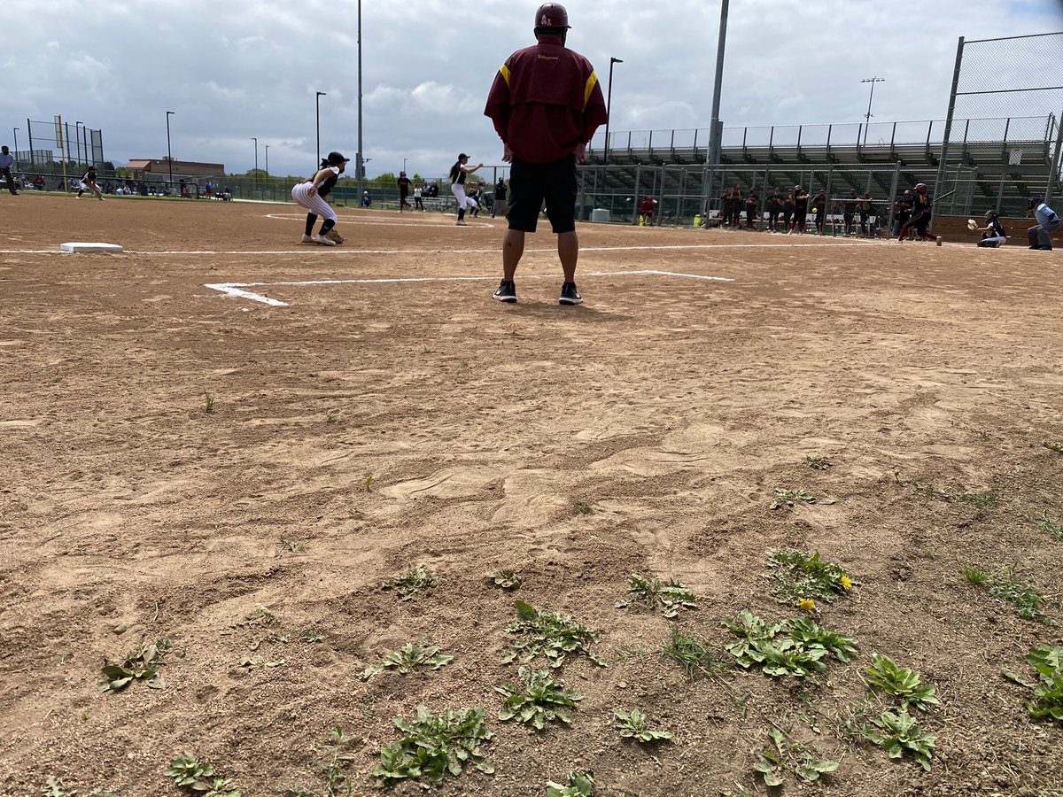 ProfessorLawlz's tweet photo. Senior Day at @PHStritons against @Oxnard_Softball. Yellowjackets up 1-0 after 1. ππ₯π #futurecondors @OCCondors @OxnardCollege https://t.co/H0zBcgN9Ag