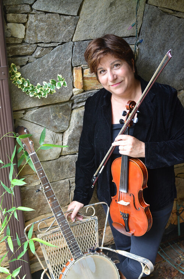 The Susquehanna Folk Festival announces a series of four fiddle and banjo workshops on Sundays during the month of June for novice players...on ZOOM! Taught by one of old-time's finest - Jane Rothfield - we hope you can join us! Register here: bit.ly/3bpXK0w