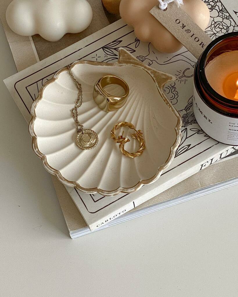 moiandko's tweet image. 🕊 Our old gold cream shell-shaped dish is back in stock! ⁣

#moiandko #shelldish #jewelrydish #waxmelt #scentedcandle #candlemaking #cubecandles #afroditecandles #interiordecorating #interiordesign #beigeaesthetic #igtopshelfie #candlestudio #bohoch… instagr.am/p/CO5yWmWn7sP/