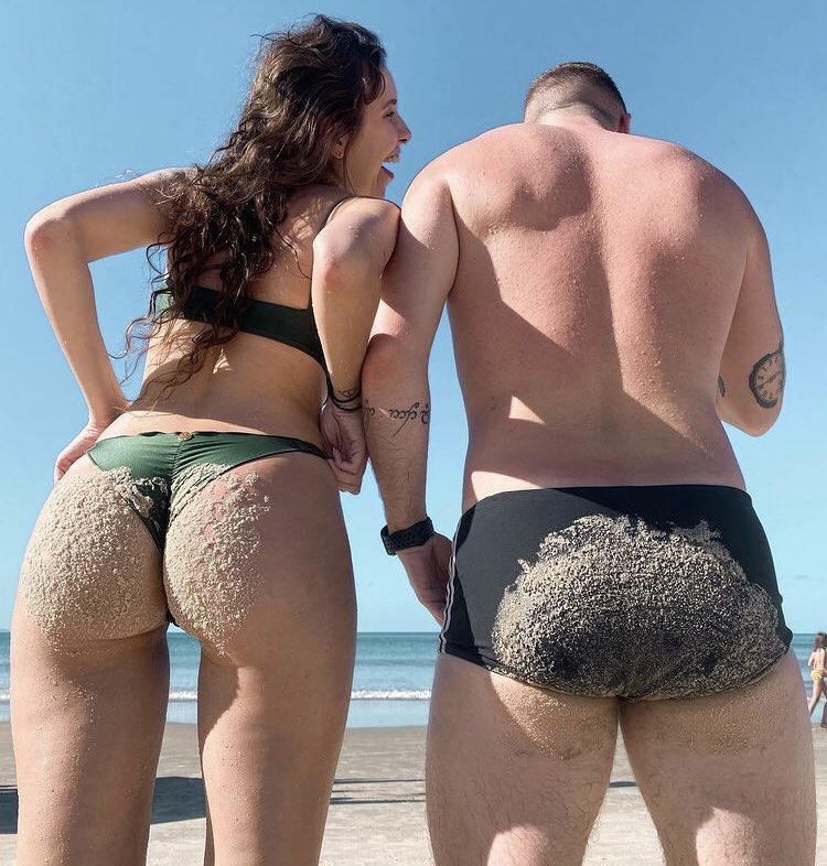 De um lado vemos uma super gostosa do outro vemos a Gabbie Fadel