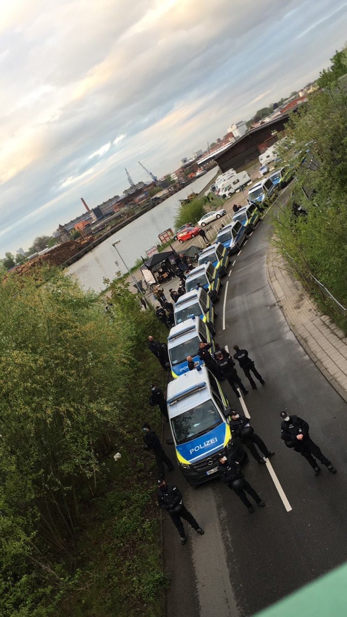 Ganz nach dem Motto Masse statt Klasse 
#HL1505 #besetzen #Luebeck #potsebleibt #drugstorelebt