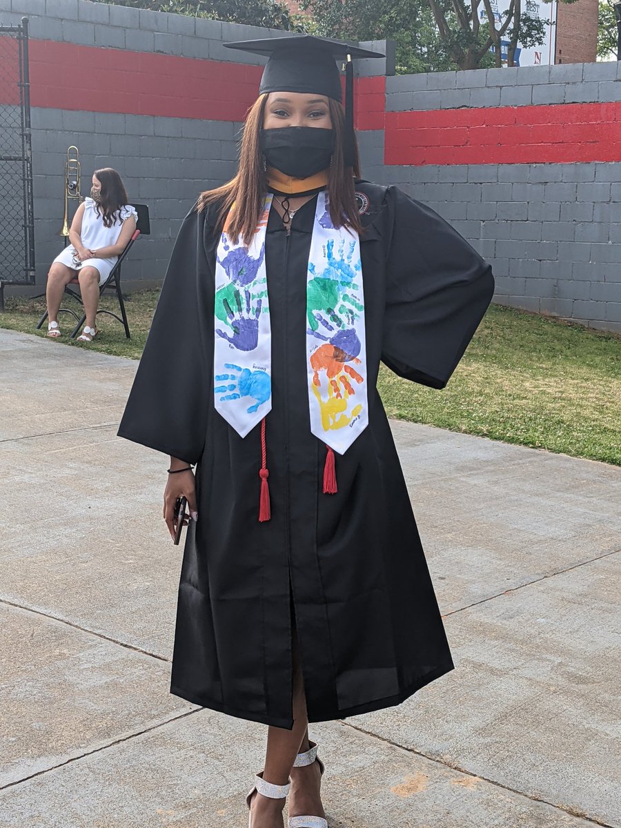 ProudToBTeacher's tweet image. In a rare but SPECIAL post, we congratulate @jaasmine_17 who graduated Cum Laude today and will be teaching in  @RichlandTwo at @ForestLakeEagle next year. We are so proud! ❤️ Nothing but excellence on the way to the classroom! COME on home @WHS_Redhawks alum! ❤️