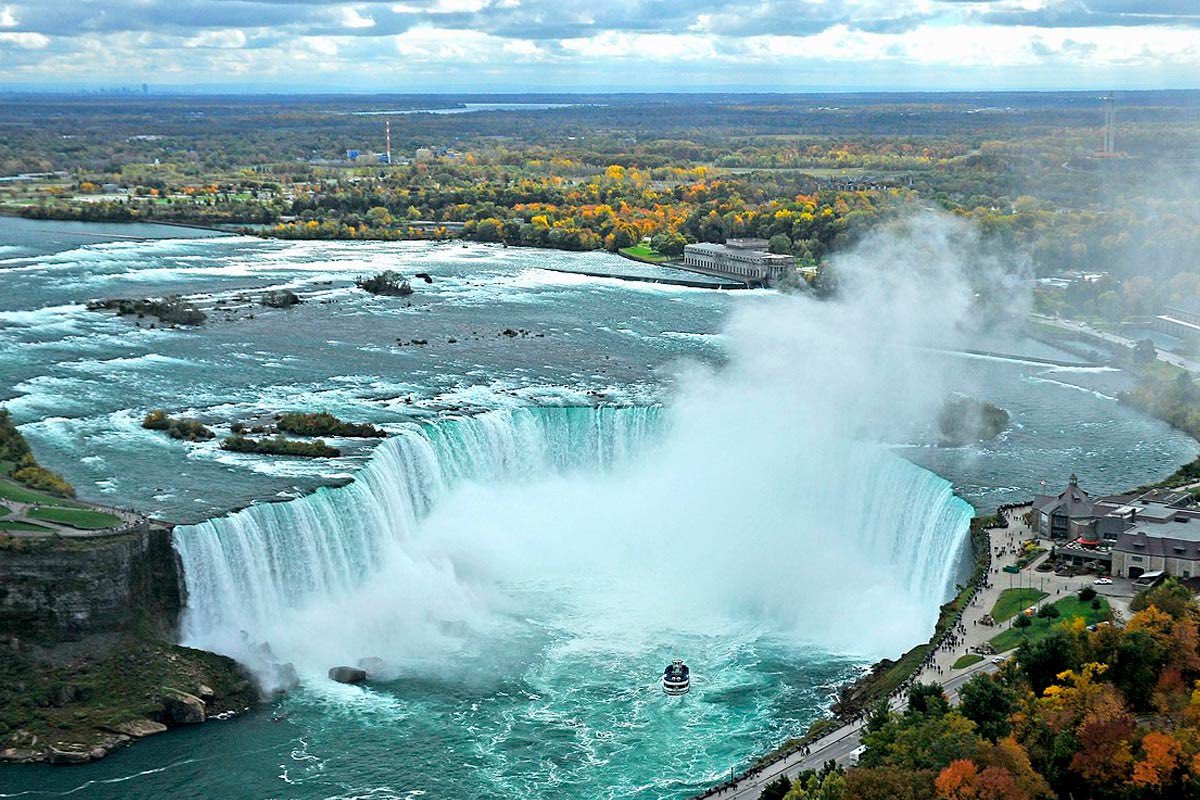 GoodtripPamplo1's tweet photo. Las cataratas del Niagara son un conjunto de cascadas situadas en el río Niagara, en la zona noroeste de América del Norte, en Canadá. Situadas a unos 236 metros sobre el nivel del mar, su caída es de aproximadamente 51 metros. ¿Te animas? ☀️✨🙂 https://t.co/jOnp1A4I2C