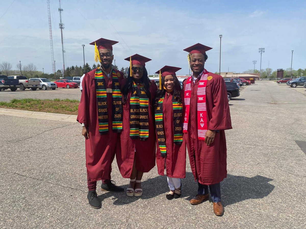 kashmirpreston's tweet photo. better late than never. class of 2020 has officially graduated. 🥺🖤 https://t.co/FZjaZTuraS