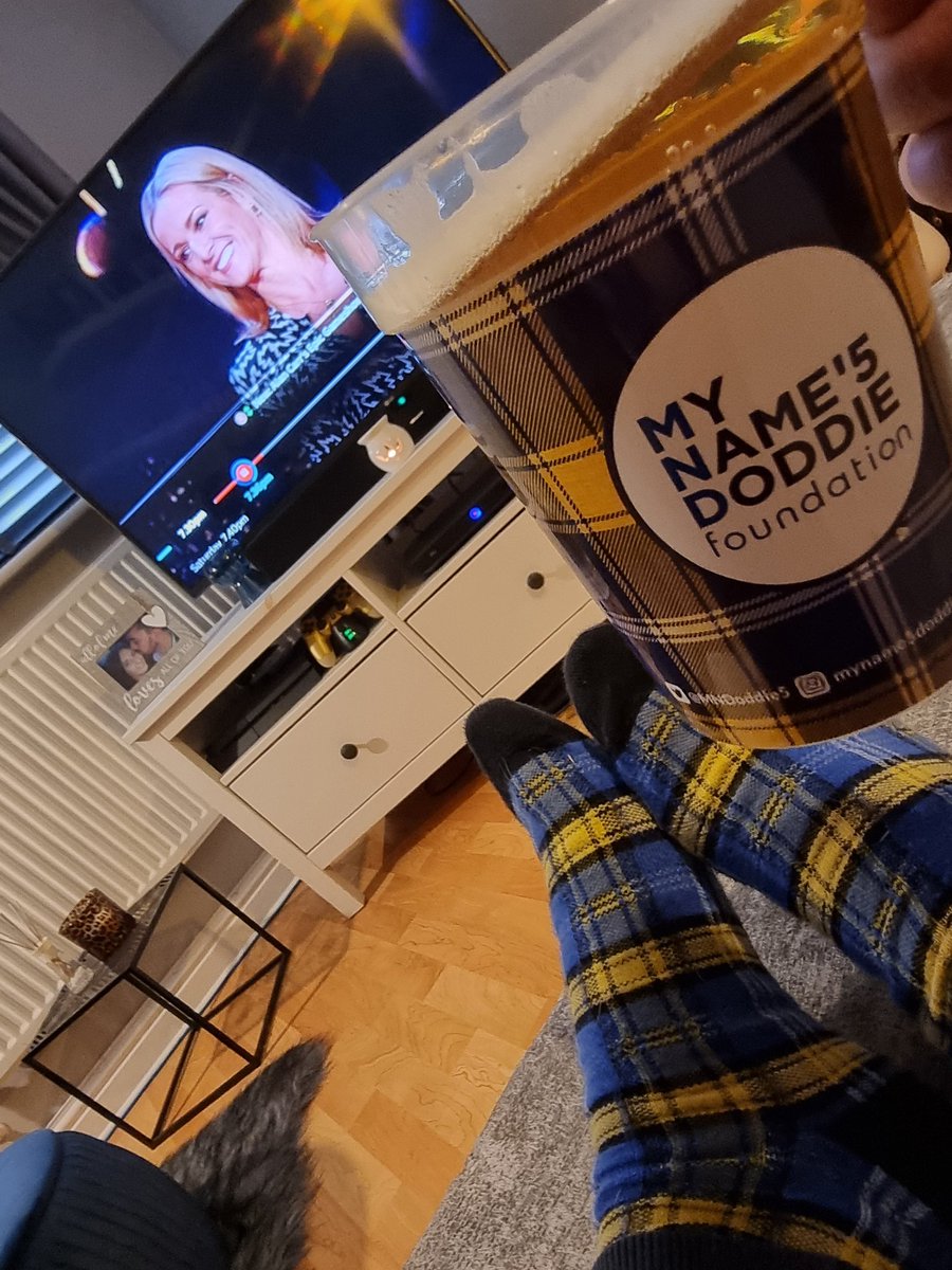 bettyloo90's tweet photo. Cheering on @GabbyLogan on #EpicGameshow all for @MNDoddie5 https://t.co/81fmfoDs9t