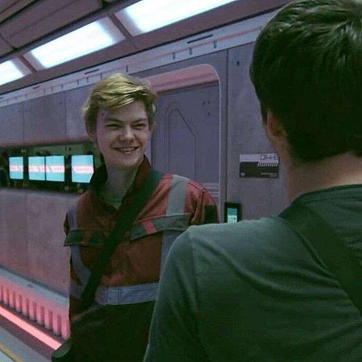 HAPPY BIRTHDAY THOMAS BRODIE SANGSTER, CAN\T BELIEVE THIS SMOL BEAN REALLY TURNS 31 WHAT 