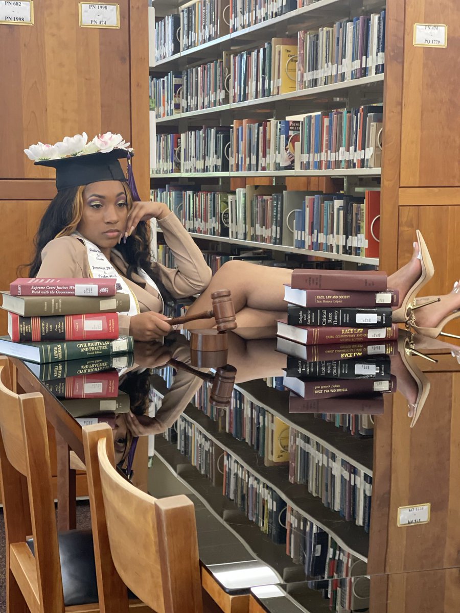MoveLikeDreaaa's tweet photo. Did it in 3
3x Dean’s list 
2x Honors 
CUM LAUDE
Alpha Phi Sigma Honors Society
ΓΣΣ
#PVAMUGrad21 #Pvalumni 
#IConqueredTheHill 💜💛👩🏽‍🎓 https://t.co/QAv9AzIcdI