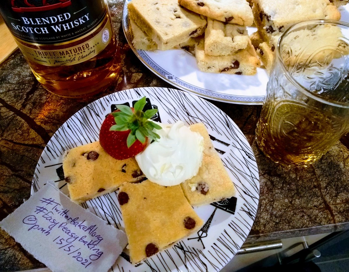 It was #ChocolateChipDay and #WorldWhiskyDay, so I put both in this #EasyPeasyBaking shortbread. Not quite suitable for #NationalChildrensDay then, and slightly early for #WorldBakingDay, but good for #TwitterBakeAlong @thebakingnanna1 @Rob_C_Allen @FabFlour