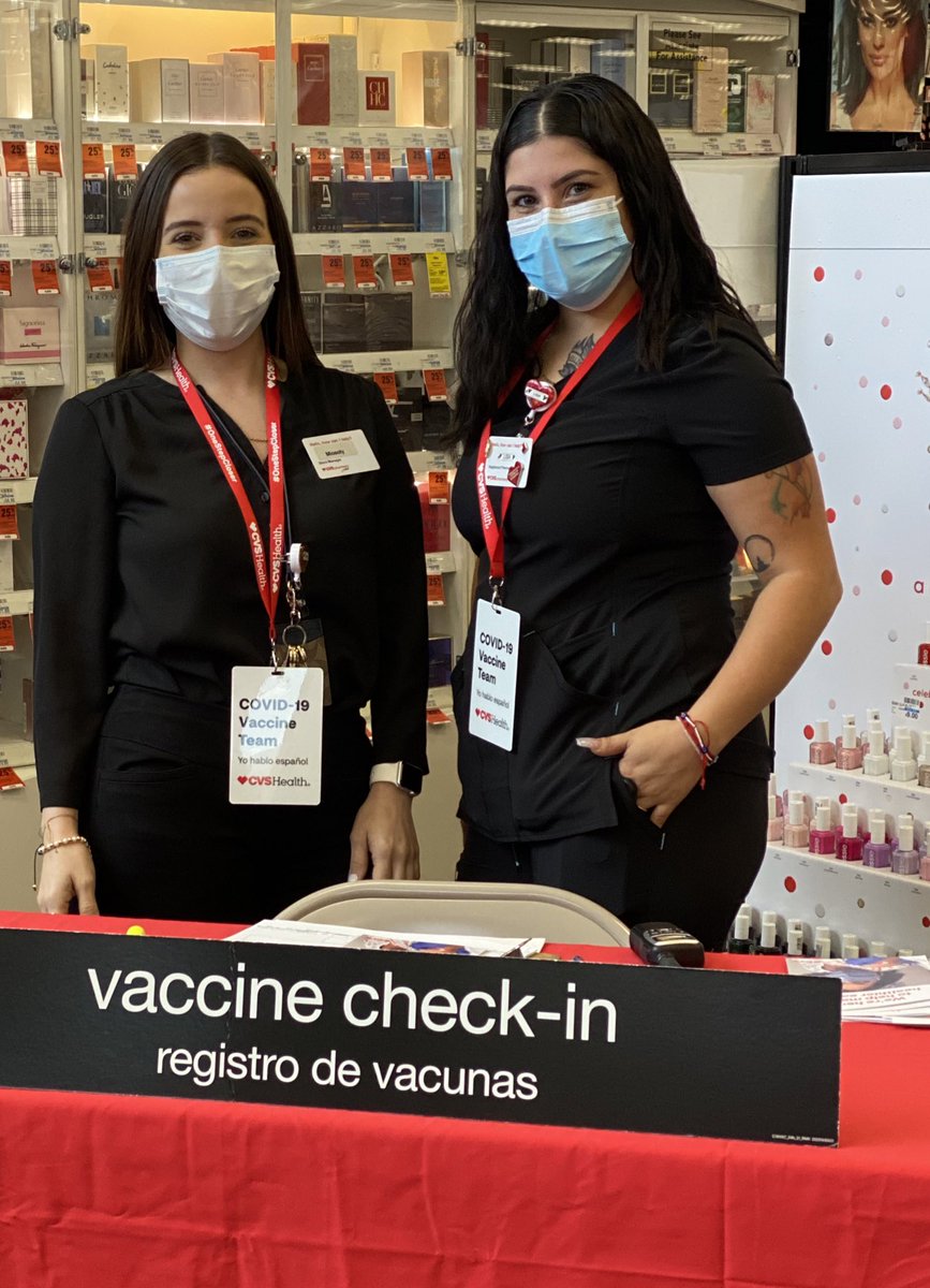 Miosoty_213CVS's tweet photo. With our Lead Technician Lisa doing an amazing & outstanding job for our patients! #Cvs3351 #cvsymas https://t.co/DWZzWrgUsx