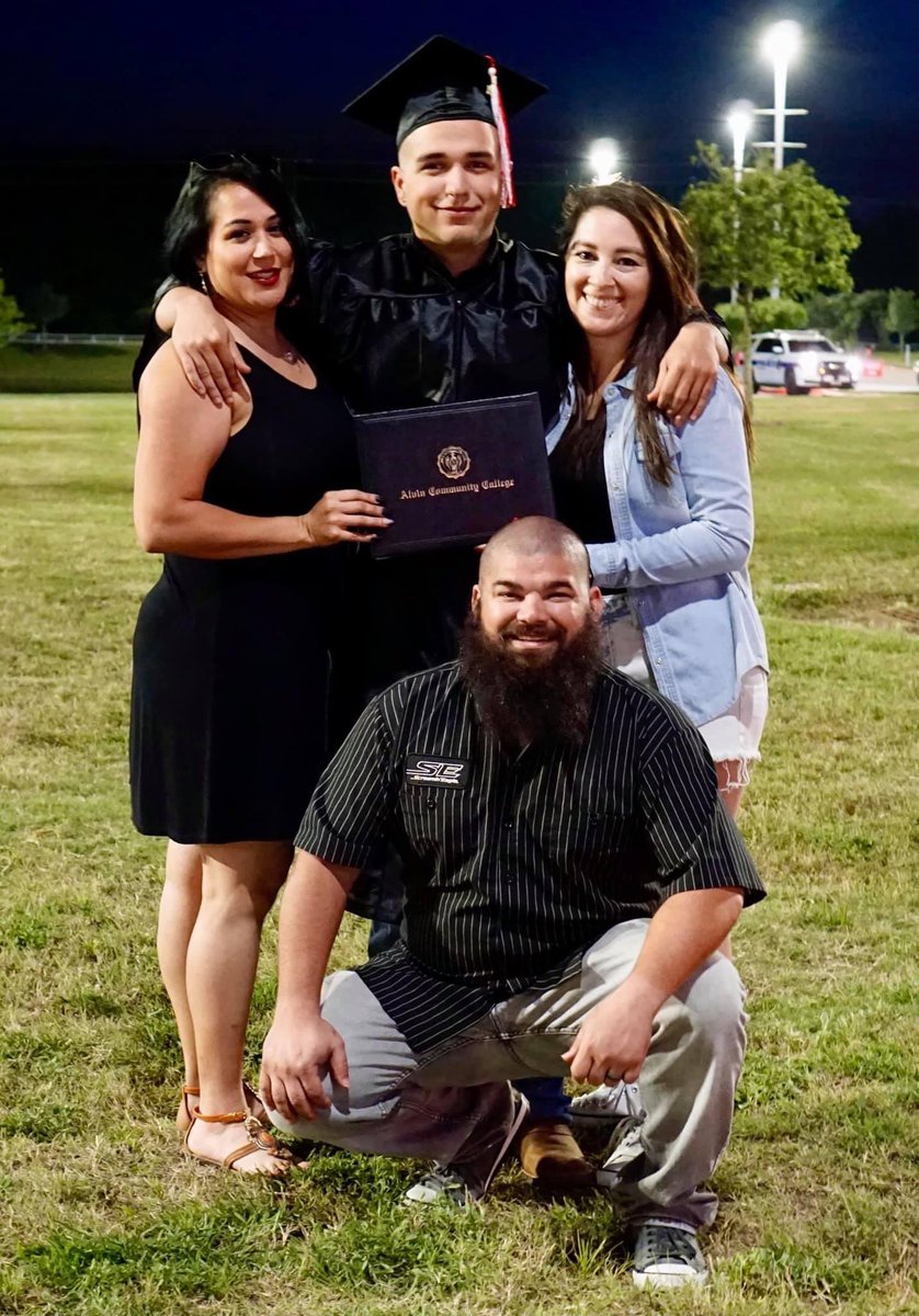 Official_AG2's tweet photo. All of my work is finally paying off. I accomplished a lot being 20 years old.
Making 6 figures a year✅
Youngest person to be hired as a plant operator at Ascend performance material✅
First Grandkid and Kid in my family to graduate✅
Now my next goal is to get a house in 2022⬜️ https://t.co/KgFpEynKiU